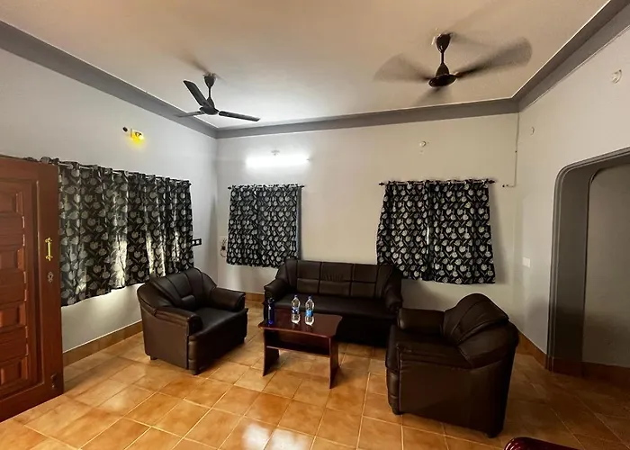 Madura Homestay - Gorgeous Home With 2Bhk 5 Minutes From Nh44 Madurai